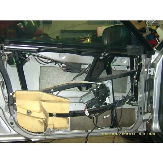 MATA WYGŁUSZAJĄCA samoklejąca odporna na temp elektroniki 25x50cm BOLL 120