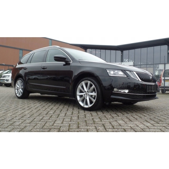 BAZA perłowa SKODA 9910 CERNA MAGIC BLACK MAGIC 1 litr IXELL 55