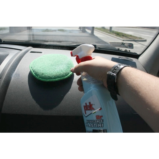 2R Plak Kokpit NABŁYSZCZAJĄCY 750ml mleczko do plastików z woskiem 584